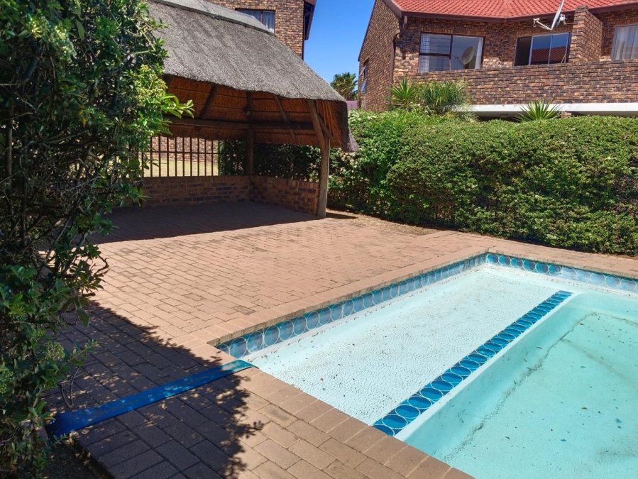 2 Bedroom Property for Sale in Liefde en Vrede Gauteng