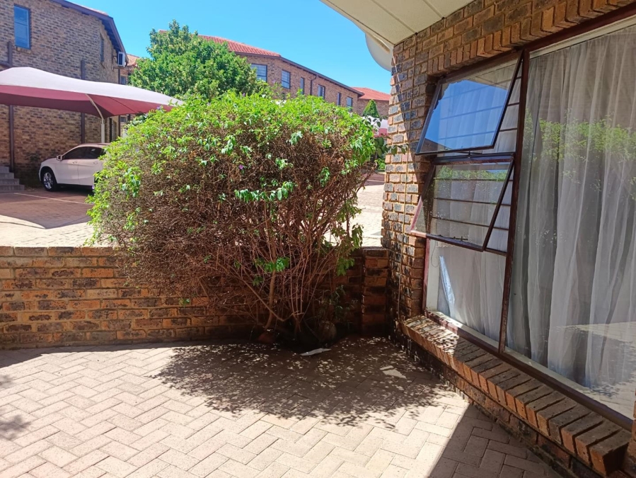 2 Bedroom Property for Sale in Liefde en Vrede Gauteng