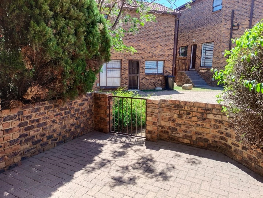 2 Bedroom Property for Sale in Liefde en Vrede Gauteng