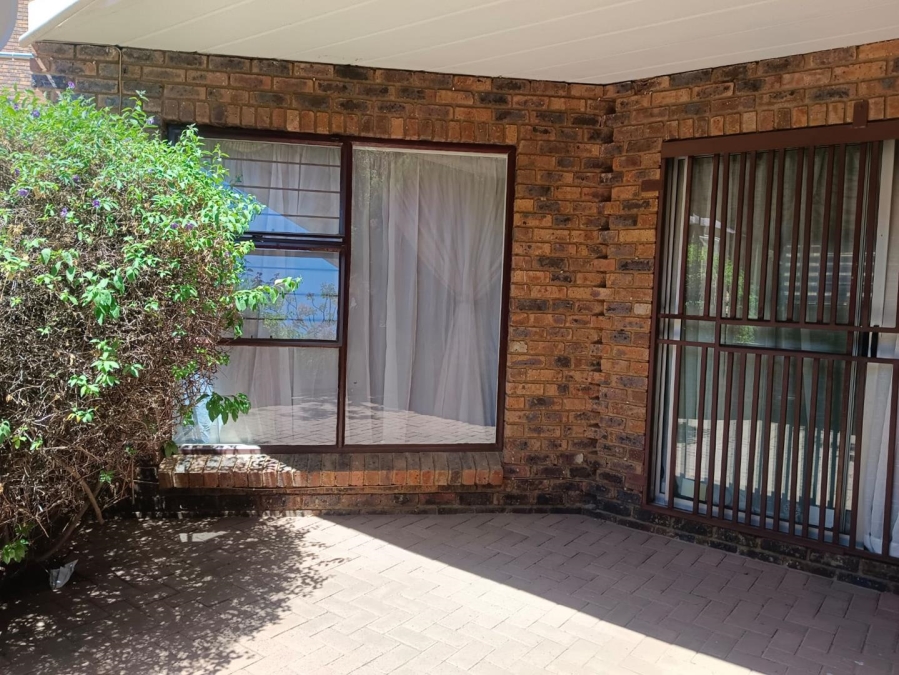 2 Bedroom Property for Sale in Liefde en Vrede Gauteng