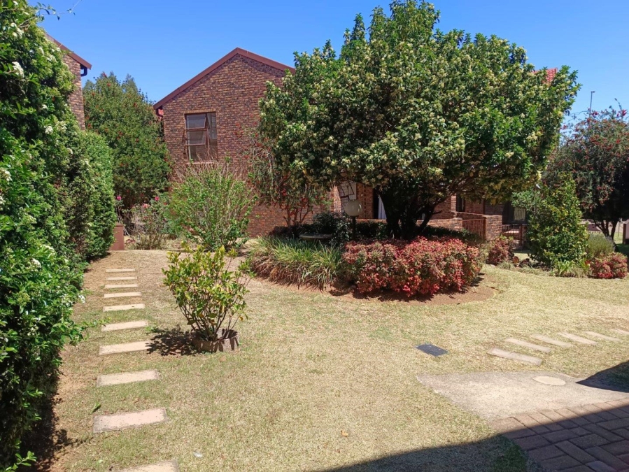 2 Bedroom Property for Sale in Liefde en Vrede Gauteng