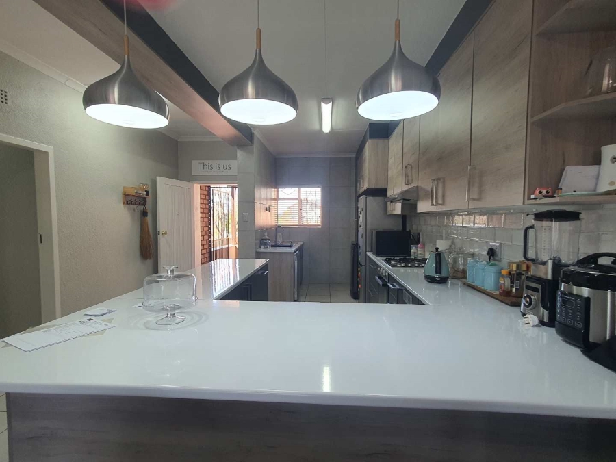 3 Bedroom Property for Sale in Brackenhurst Gauteng