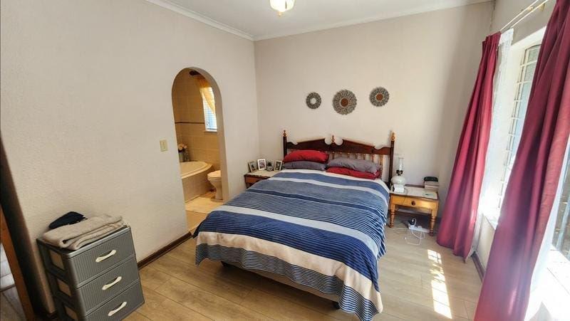 5 Bedroom Property for Sale in Brackendowns Gauteng