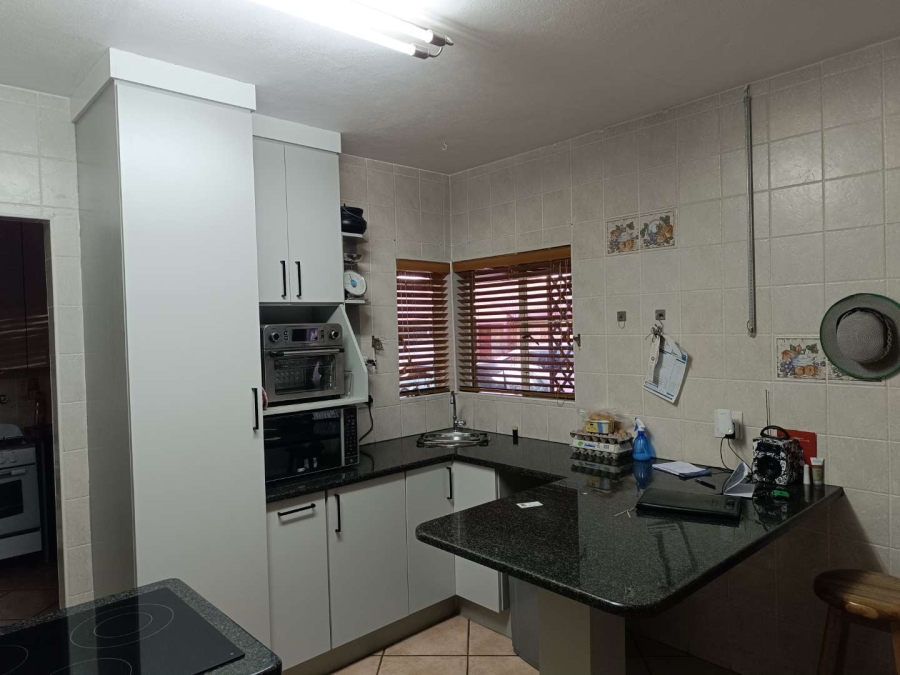 4 Bedroom Property for Sale in Eldoraigne Gauteng