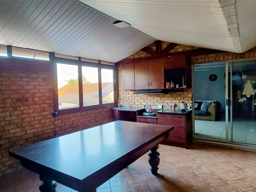 4 Bedroom Property for Sale in Eldoraigne Gauteng