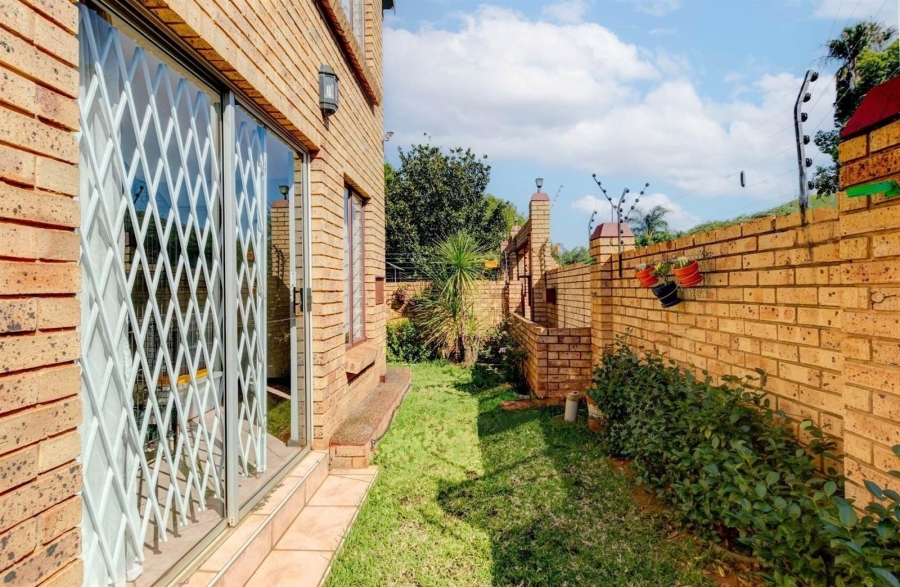 4 Bedroom Property for Sale in Eldoraigne Gauteng