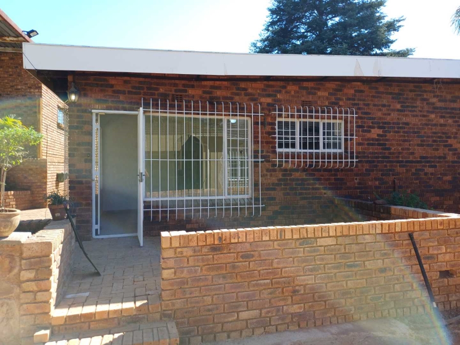 To Let 5 Bedroom Property for Rent in Ruimsig Gauteng