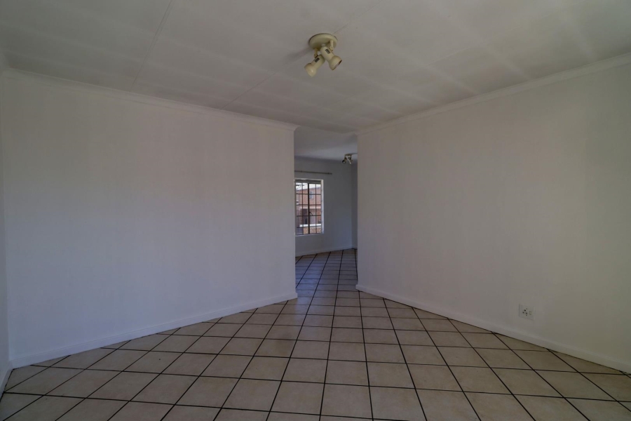 To Let 2 Bedroom Property for Rent in Amberfield Heights Gauteng