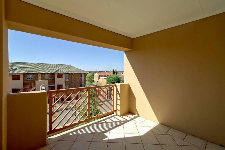 To Let 2 Bedroom Property for Rent in Amberfield Heights Gauteng