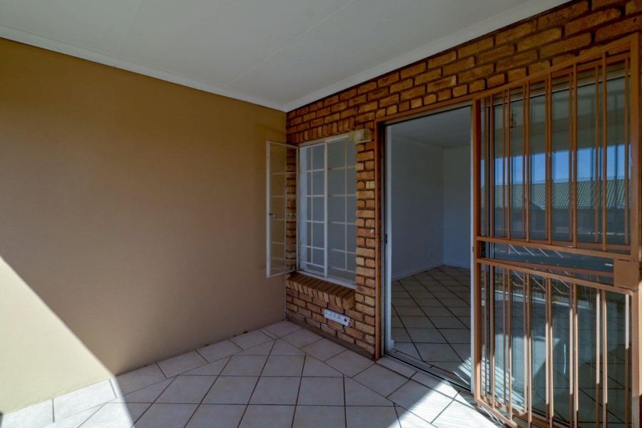 To Let 2 Bedroom Property for Rent in Amberfield Heights Gauteng