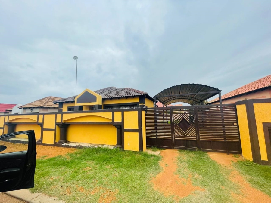 3 Bedroom Property for Sale in Nkwe Estate Gauteng