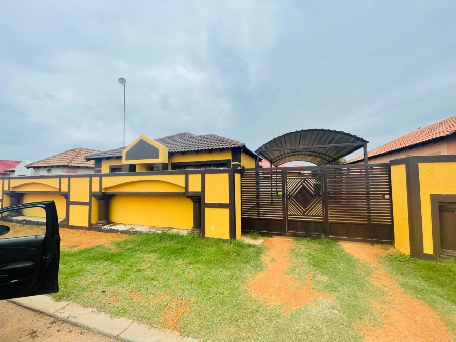 3 Bedroom Property for Sale in Nkwe Estate Gauteng