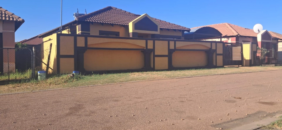 3 Bedroom Property for Sale in Nkwe Estate Gauteng