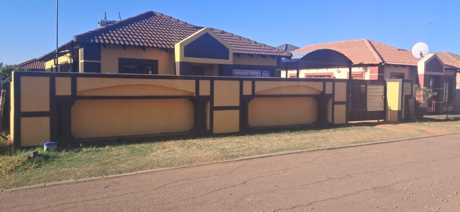 3 Bedroom Property for Sale in Nkwe Estate Gauteng