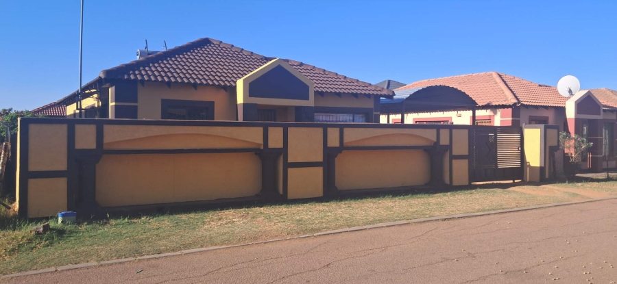 3 Bedroom Property for Sale in Nkwe Estate Gauteng