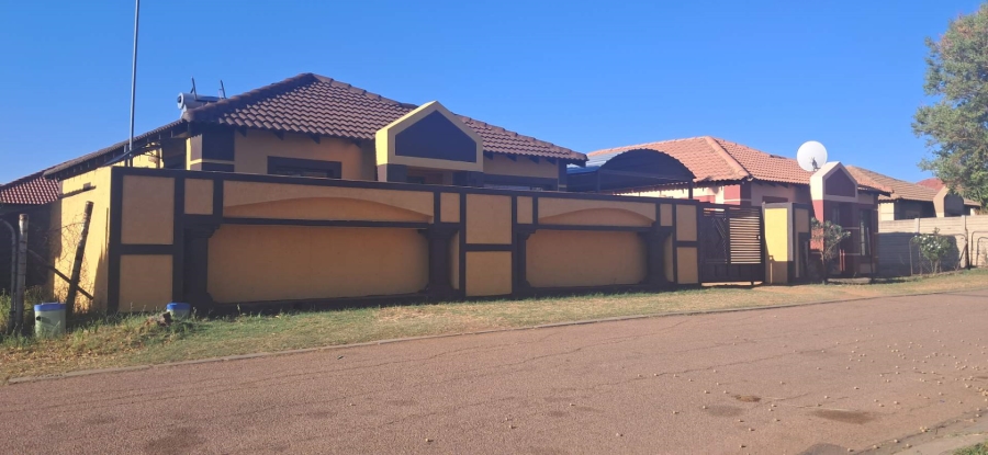 3 Bedroom Property for Sale in Nkwe Estate Gauteng