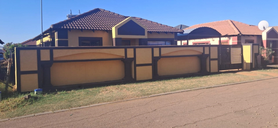 3 Bedroom Property for Sale in Nkwe Estate Gauteng