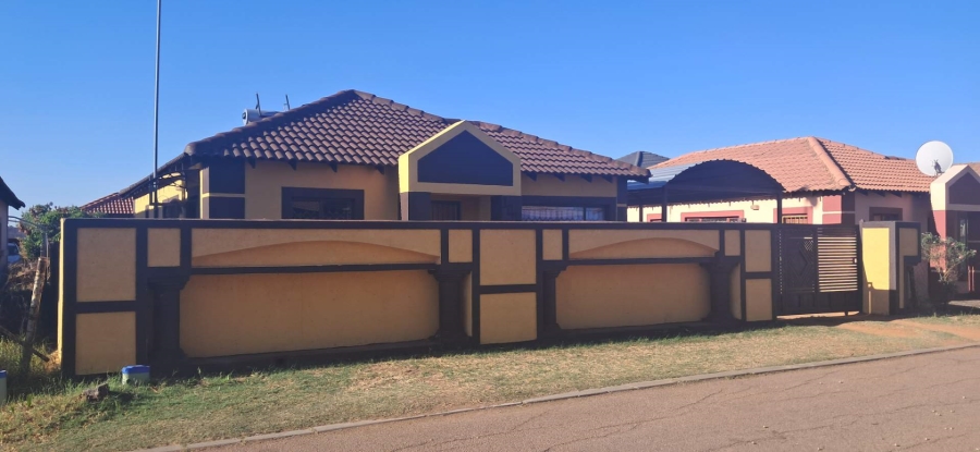 3 Bedroom Property for Sale in Nkwe Estate Gauteng