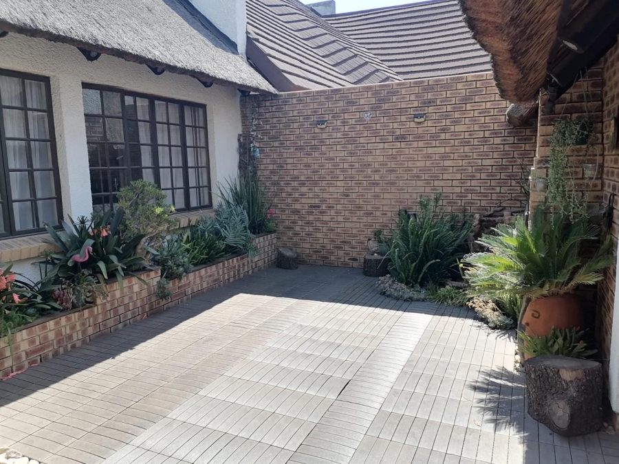 4 Bedroom Property for Sale in Van Riebeeck Park Gauteng