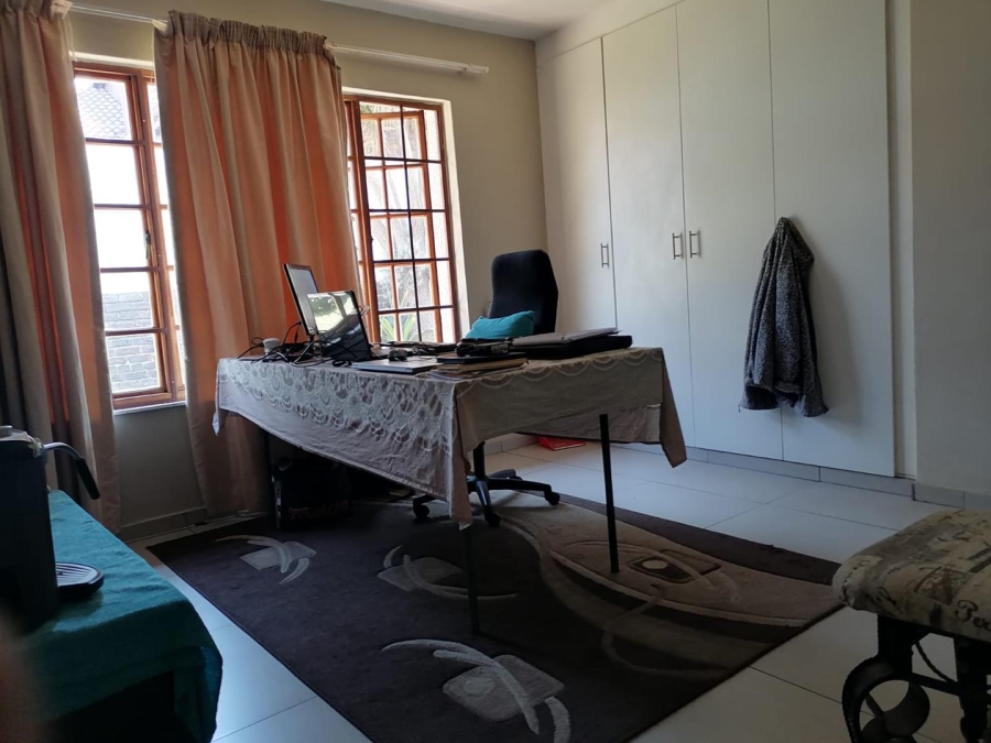 4 Bedroom Property for Sale in Van Riebeeck Park Gauteng