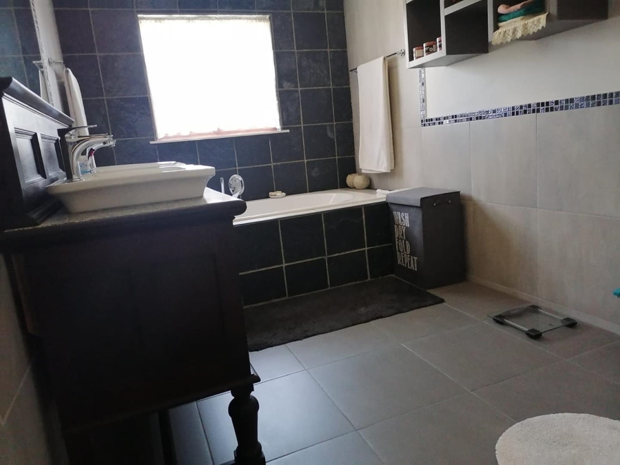 4 Bedroom Property for Sale in Van Riebeeck Park Gauteng