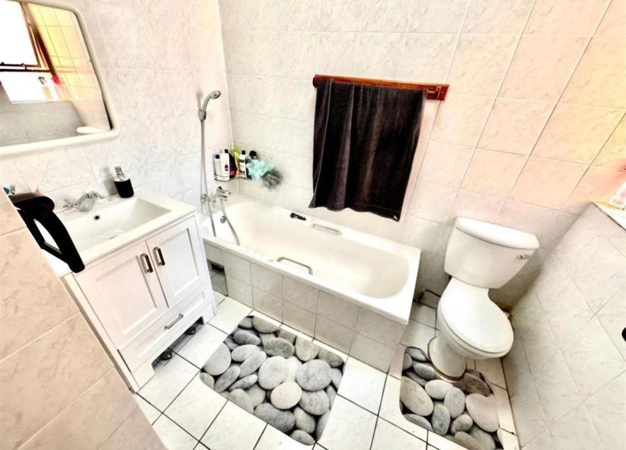 2 Bedroom Property for Sale in Randhart Gauteng