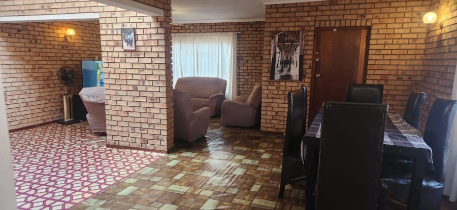 6 Bedroom Property for Sale in Knoppieslaagte Gauteng