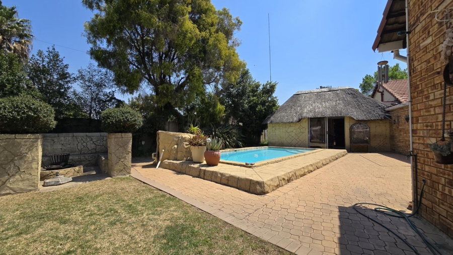 4 Bedroom Property for Sale in Brackenhurst Gauteng