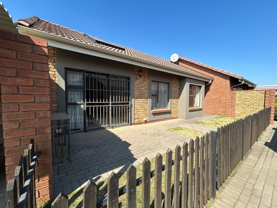 2 Bedroom Property for Sale in Brentwood Park Gauteng