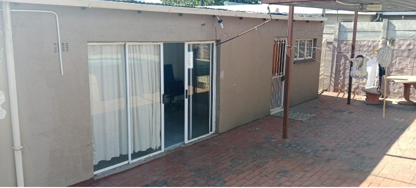 To Let 4 Bedroom Property for Rent in Tulisa Park Gauteng