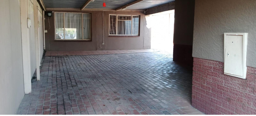 To Let 4 Bedroom Property for Rent in Tulisa Park Gauteng