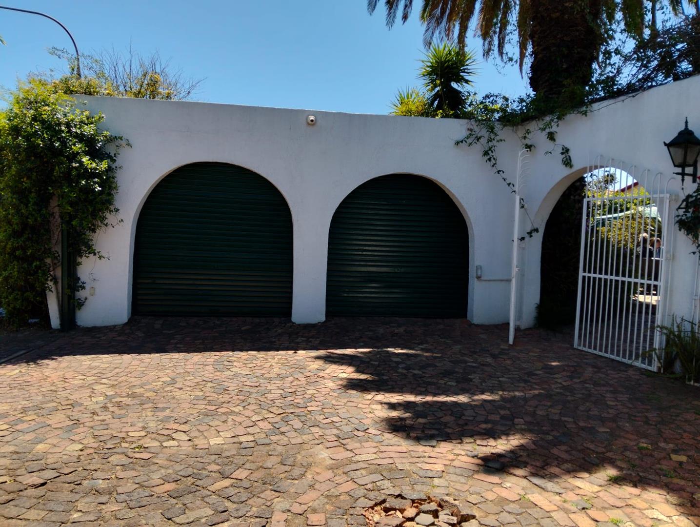 6 Bedroom Property for Sale in Brackendowns Gauteng