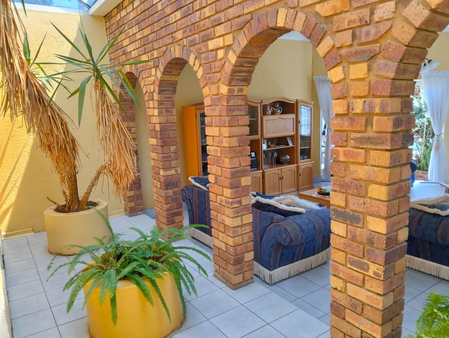 6 Bedroom Property for Sale in Brackendowns Gauteng