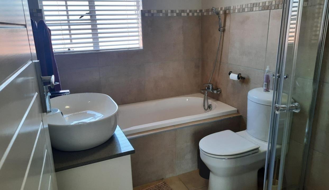 2 Bedroom Property for Sale in Six Fountains Residential Estate Gauteng