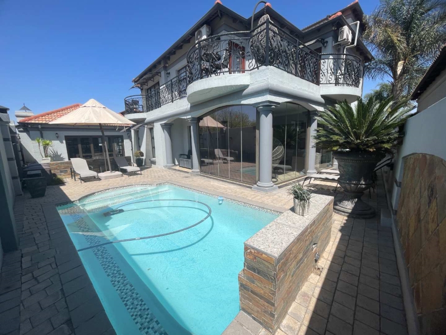 6 Bedroom Property for Sale in Sunward Park Gauteng