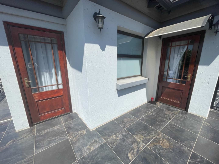 6 Bedroom Property for Sale in Sunward Park Gauteng