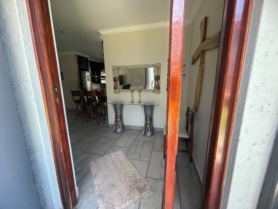 6 Bedroom Property for Sale in Sunward Park Gauteng