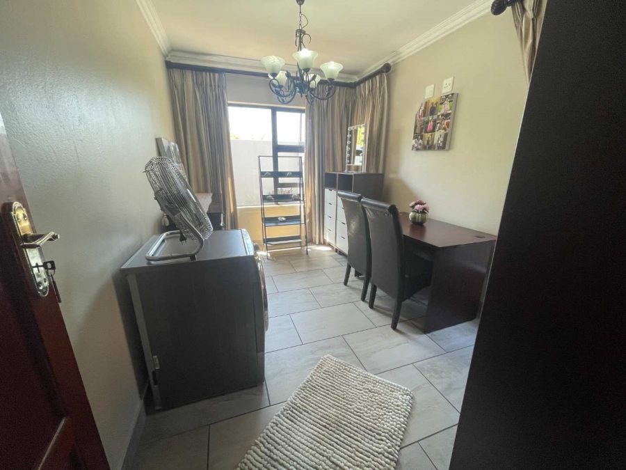 6 Bedroom Property for Sale in Sunward Park Gauteng