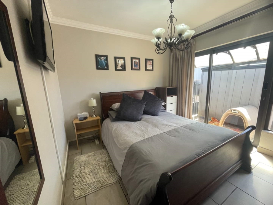 6 Bedroom Property for Sale in Sunward Park Gauteng