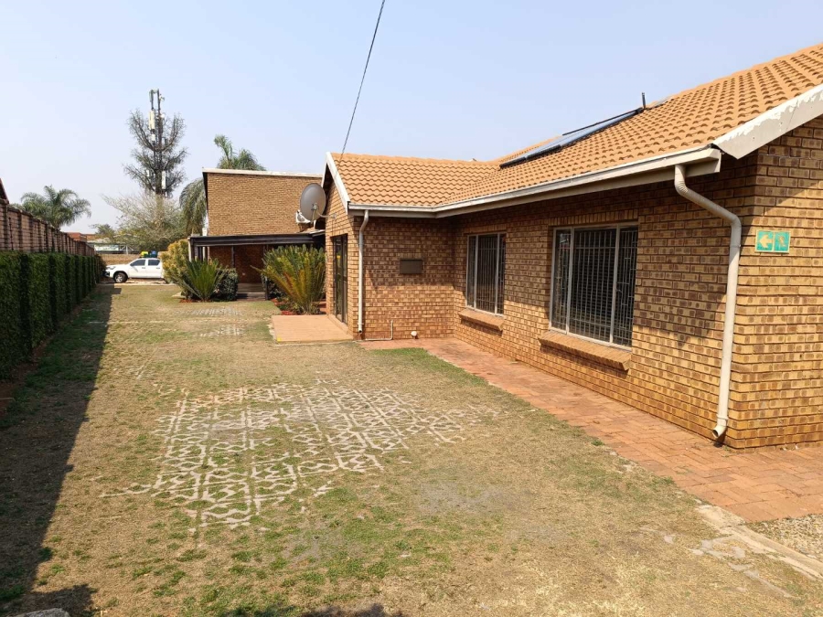 Commercial Property for Sale in Eldoraigne Gauteng