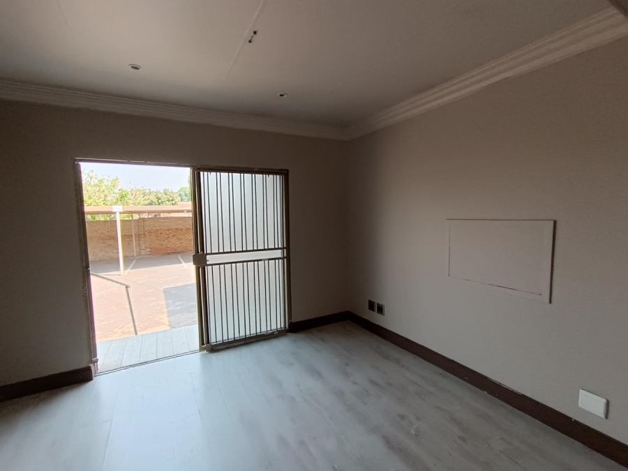 Commercial Property for Sale in Eldoraigne Gauteng