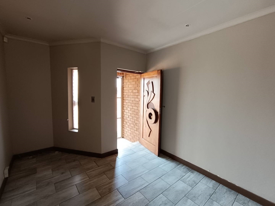 Commercial Property for Sale in Eldoraigne Gauteng