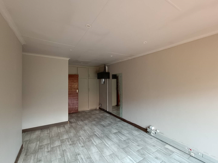 Commercial Property for Sale in Eldoraigne Gauteng