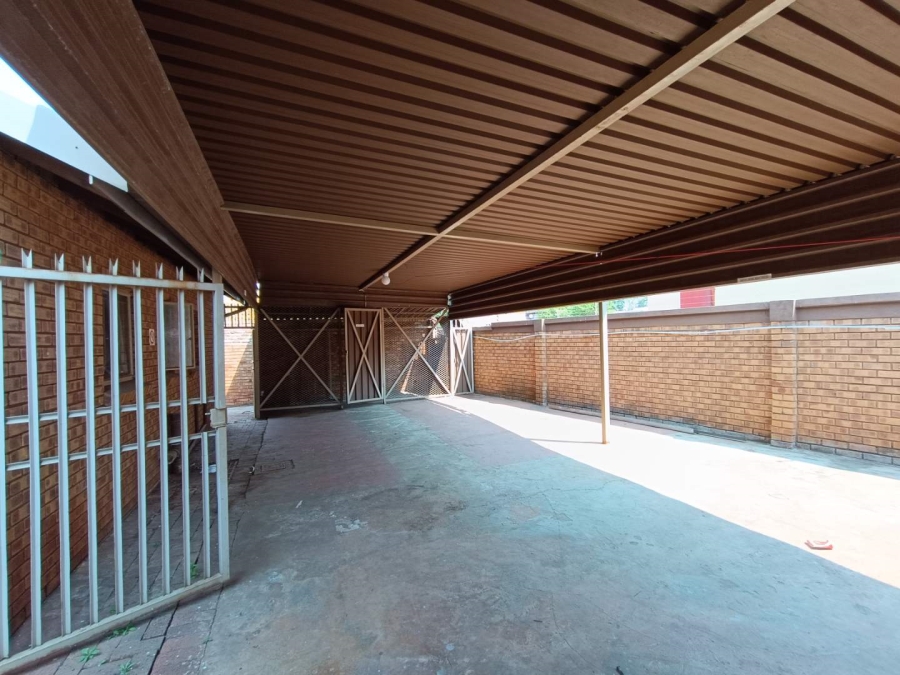 Commercial Property for Sale in Eldoraigne Gauteng