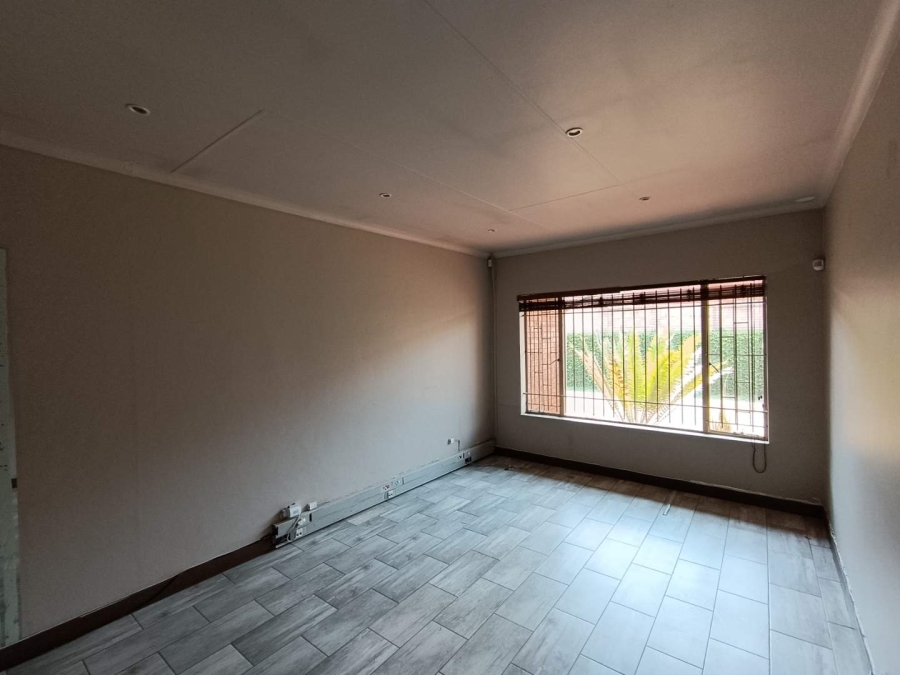 Commercial Property for Sale in Eldoraigne Gauteng