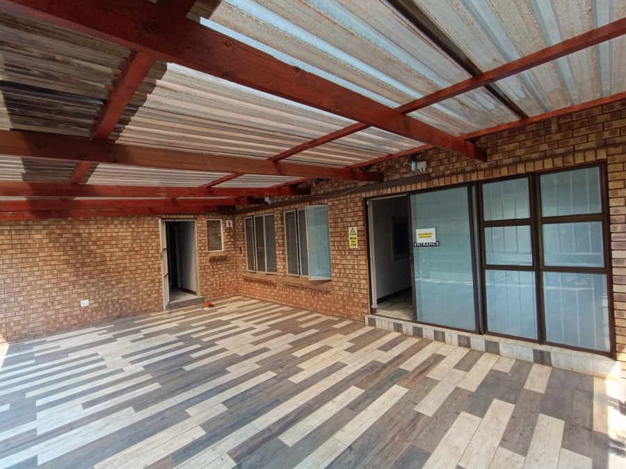 Commercial Property for Sale in Eldoraigne Gauteng