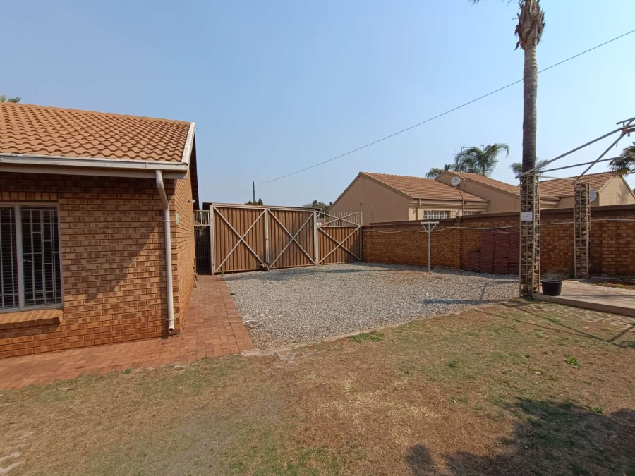 Commercial Property for Sale in Eldoraigne Gauteng