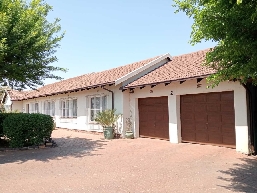 5 Bedroom Property for Sale in Verwoerdpark Gauteng