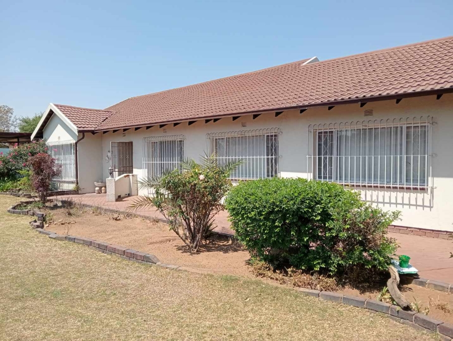 5 Bedroom Property for Sale in Verwoerdpark Gauteng