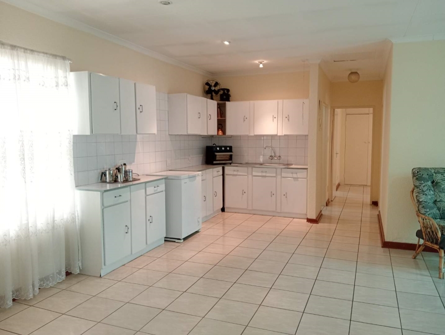 5 Bedroom Property for Sale in Verwoerdpark Gauteng